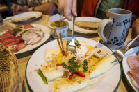 Hub_Ketschendorf_Brotzeit_Kramer_DSC1899-fit-200×133